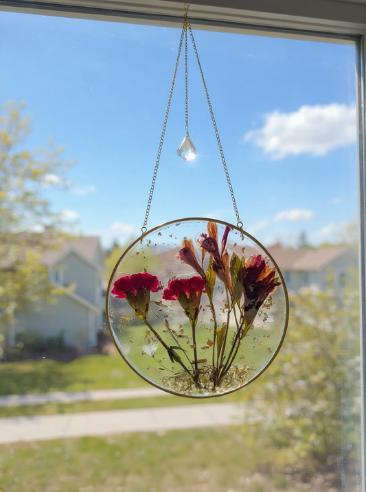 Floral Resin Suncatcher Made in Canada – Dried Flower Round Window Hanging – Handmade Boho Decor with Crystal Accent